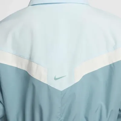 Veste Nike Sportswear Woven bleu ciel pour femme avec coupe cropped, fermeture zippée et design rétro colorblock HF5956-474