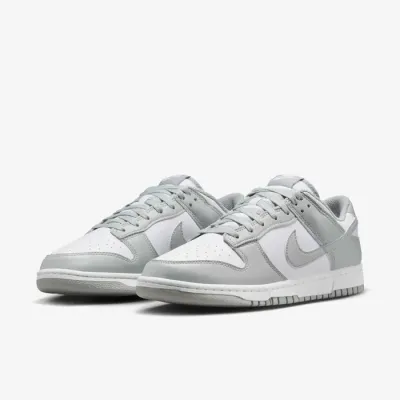 Baskets Nike Dunk Low Retro blanches et gris clair pour homme avec silhouette emblématique et style lifestyle HF5441-105