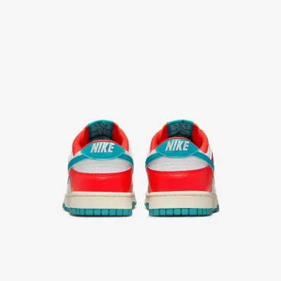 Baskets Nike Dunk Low Retro blanches avec empiècements rouge corail et logo Swoosh turquoise pour homme HF5441-601