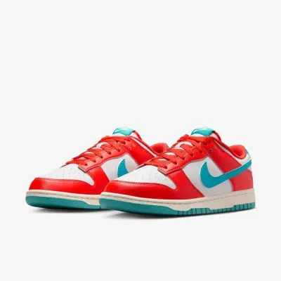Baskets Nike Dunk Low Retro blanches avec empiècements rouge corail et logo Swoosh turquoise pour homme HF5441-601
