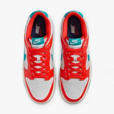 Baskets Nike Dunk Low Retro blanches avec empiècements rouge corail et logo Swoosh turquoise pour homme HF5441-601