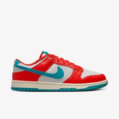 Baskets Nike Dunk Low Retro blanches avec empiècements rouge corail et logo Swoosh turquoise pour homme HF5441-601