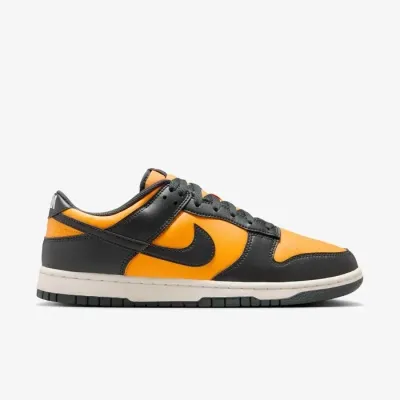 Baskets Nike Dunk Low Retro orange et noir pour homme avec design iconique et silhouette lifestyle HF5441-700