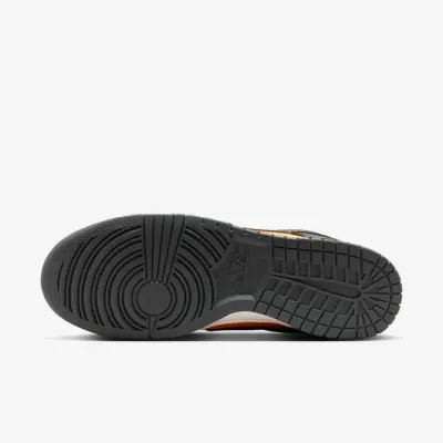 Baskets Nike Dunk Low Retro orange et noir pour homme avec design iconique et silhouette lifestyle HF5441-700