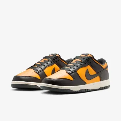 Baskets Nike Dunk Low Retro orange et noir pour homme avec design iconique et silhouette lifestyle HF5441-700