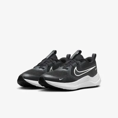 Chaussures de running Nike Cosmic Runner noires pour femme avec amorti confortable et design sportif moderne HM4402-003
