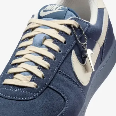 Nike Field General homme en daim bleu marine et écru référence IF0666-400
