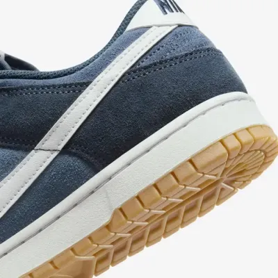 Nike Dunk Low Retro SE homme bleu marine et blanc référence HQ1931-400