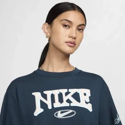 Nike Sportswear crop t-shirt loose manches courtes logo collegiate femme bleu marine FZ2855-478