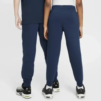 Nike Kylian Mbappé Club Fleece jogger pantalon enfant logo KM Swoosh bleu marine FZ5322-478