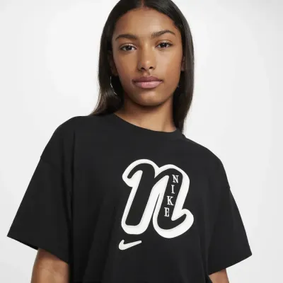 Nike Sportswear t-shirt boxy logo script cursif fille noir FZ5562-010