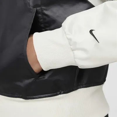 Nike Sportswear veste varsity satin bicolore patch logo N cursif fille noir crème FZ5563-010