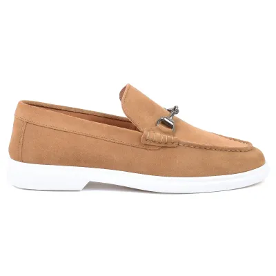 Mocassins homme Elito EL-2671-DTC en daim tabac avec mors métallique élégant et semelle blanche