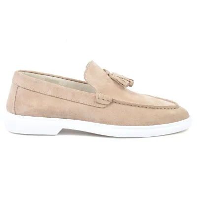Mocassins homme Elito EL-2672-DBG en daim beige avec pampilles décoratives et semelle blanche