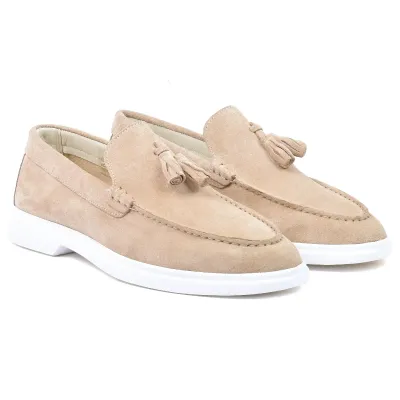 Mocassins homme Elito EL-2672-DBG en daim beige avec pampilles décoratives et semelle blanche