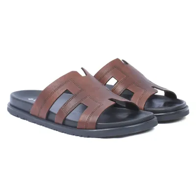 Mules homme ELITO EL-26103-M en cuir véritable marron avec bride large ajourée et semelle EVA confortable.