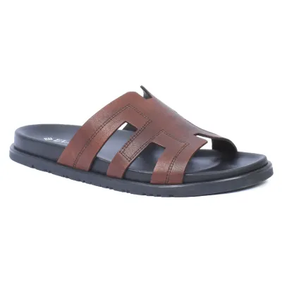 Mules homme ELITO EL-26103-M en cuir véritable marron avec bride large ajourée et semelle EVA confortable.
