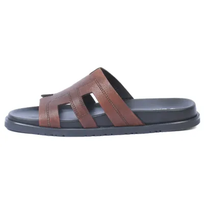 Mules homme ELITO EL-26103-M en cuir véritable marron avec bride large ajourée et semelle EVA confortable.