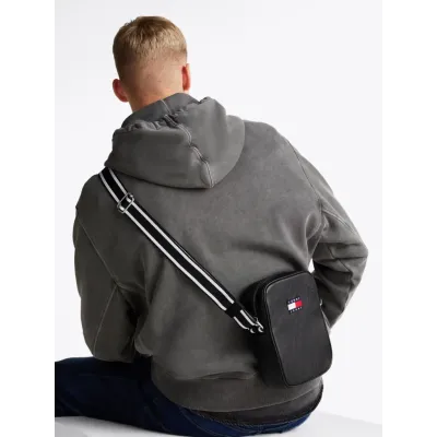 Sac bandoulière homme Tommy Jeans City College Reporter Noir AM0AM12898-BDS avec finition texturée, bandoulière réglable