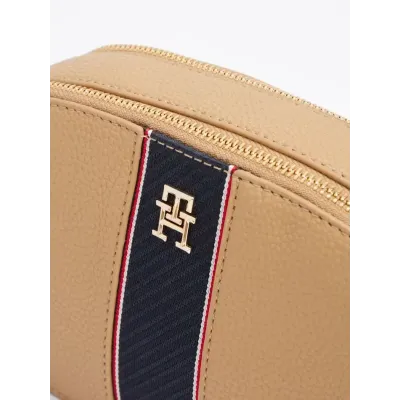 Sac bandoulière femme Tommy Hilfiger Textured Camera Bag Beige AW0AW16898-RBC avec finition grainée,