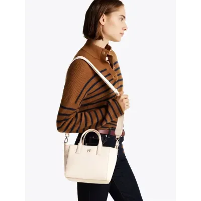 Sac à main femme Tommy Hilfiger Soft Logo Strap Tote Beige AW0AW16907-AA8 avec bandoulière réglable