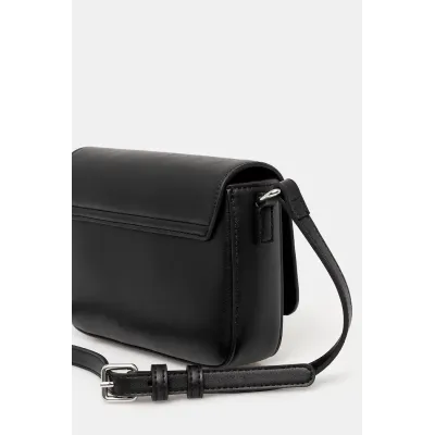 Sac bandoulière femme Tommy Jeans Essential Must FLAP Crossbody Noir AW0AW16968-BDS en 100 % polyuréthane