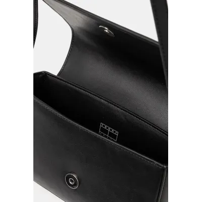 Sac bandoulière femme Tommy Jeans Essential Must FLAP Crossbody Noir AW0AW16968-BDS en 100 % polyuréthane