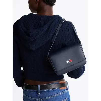 Sac bandoulière femme Tommy Jeans Essential Must FLAP Crossbody Bleu Marine AW0AW16968-C1G en 100 % polyuréthane