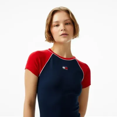 Robe Tommy Jeans femme bleu marine et rouge coupe près du corps à manches courtes avec logo brodé - DW0DW19468 C1G