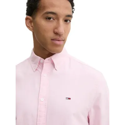 Chemise Tommy Jeans homme rose en coton Oxford à manches longues avec logo drapeau brodé sur la poitrine - DM0DM20667 TPF