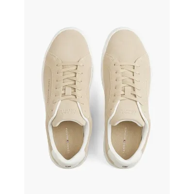 Baskets Tommy Hilfiger Court Better Suede beiges pour homme - FM0FM05459-RBT