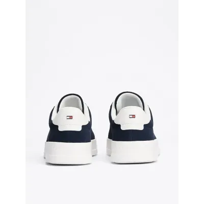 Baskets Tommy Hilfiger Court Better Suede bleu marine pour homme - FM0FM05459-DW5