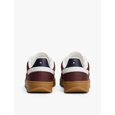 Baskets Tommy Hilfiger TH Monogram Colour-Blocked bordeaux et blanc pour femme - FW0FW08380-0KP