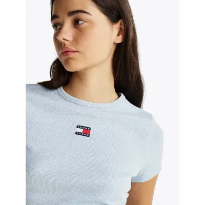 T-shirt Tommy Jeans Slim Badge Ribbed bleu ciel pour femme - DW0DW20463-DSC
