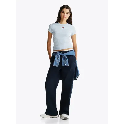 T-shirt Tommy Jeans Slim Badge Ribbed bleu ciel pour femme - DW0DW20463-DSC