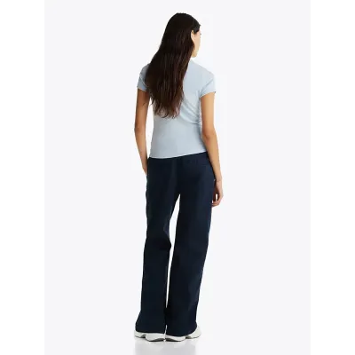 T-shirt Tommy Jeans Slim Badge Ribbed bleu ciel pour femme - DW0DW20463-DSC