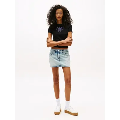 T-shirt Tommy Jeans Slim Short Heart noir pour femme - DW0DW21390-BDS