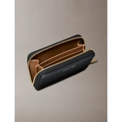 Portefeuille zippé moyen Calvin Klein en cuir noir avec logo doré - LV04F1091G-332