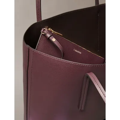 Sac cabas Calvin Klein Foil Logo Small Tote bordeaux avec pochette amovible pour femme - LV04F3275G-33A