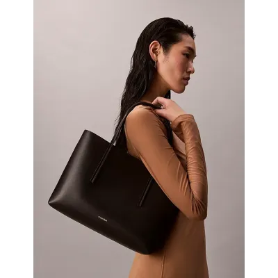 Sac cabas Calvin Klein Foil Logo Small Tote noir avec pochette amovible pour femme - LV04F3275G-332