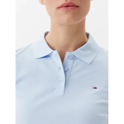 Polo femme Tommy Jeans Slim Essential Polo Bleu DW0DW20160-C3Q en 97 % coton et 3 % élasthanne avec coupe Slim Fit.