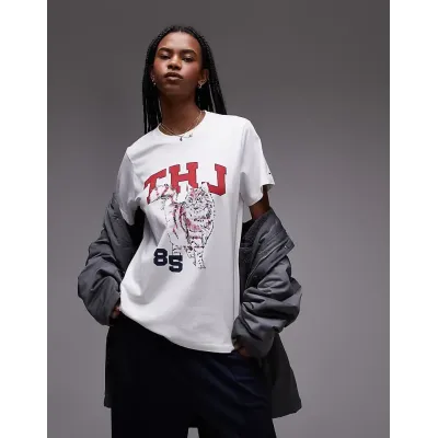 T-shirt femme Tommy Jeans Running CAT Graphic Tee Blanc DW0DW20562-YAD en 100 % coton.