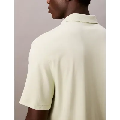 Polo Calvin Klein Supima écru à manches courtes avec logo brodé sur la poitrine, référence LV04LB276G-PWM
