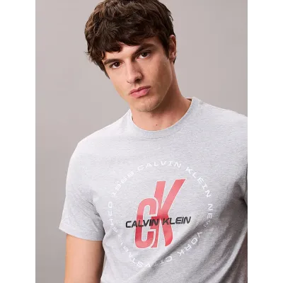 T-shirt Calvin Klein CK Macro Crewneck gris chiné à manches courtes pour homme, référence LV04RC850G-P79