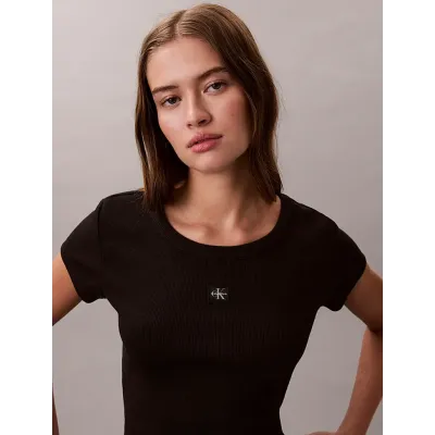 T-shirt Calvin Klein slim en coton côtelé noir avec badge logo pour femme, référence LV047C200G-UB1
