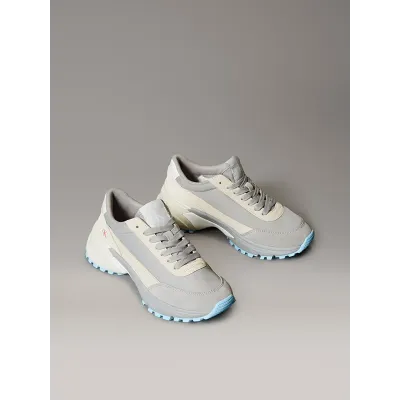 Baskets Calvin Klein Hike Runner en nylon gris clair pour femme, référence YW0YW01852-0IP