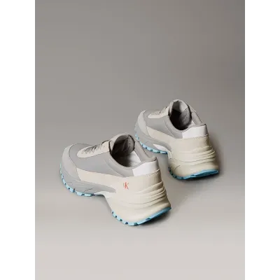 Baskets Calvin Klein Hike Runner en nylon gris clair pour femme, référence YW0YW01852-0IP