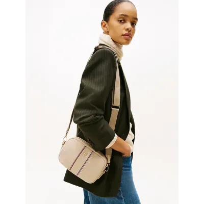 Sac bandoulière Tommy Hilfiger Popette Soft Camera beige pour femme, référence AW0AW17997-0F4