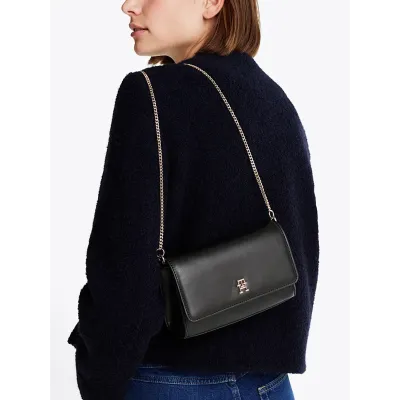 Sac bandoulière femme Tommy Hilfiger Chain Strap Crossbody Bag Noir AW0AW16891-BDS avec chaîne amovible