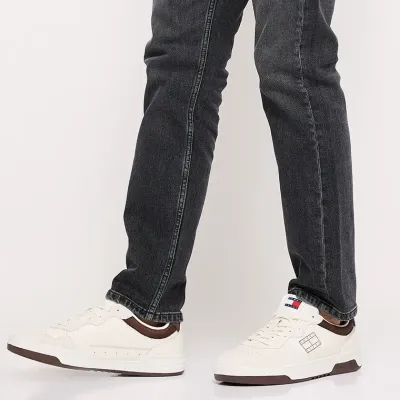 Sneakers homme Tommy Jeans Cupsole Leather Mix Material Blanc EM0EM01566-YBI avec empiècements en daim.